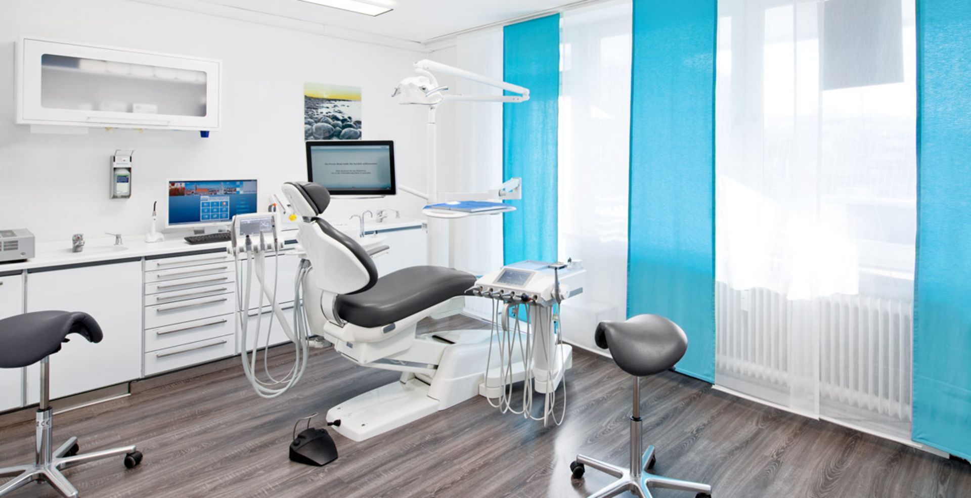 Behandlungszimmer, Intraoralkamera, digitales Röntgen, Laser